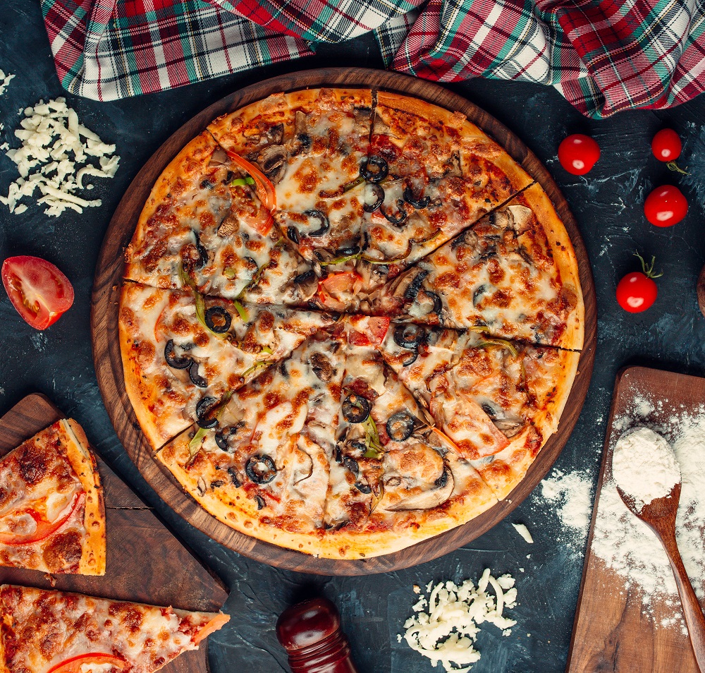 mixed-ingredient-pizza-with-cheese-tomatoes
